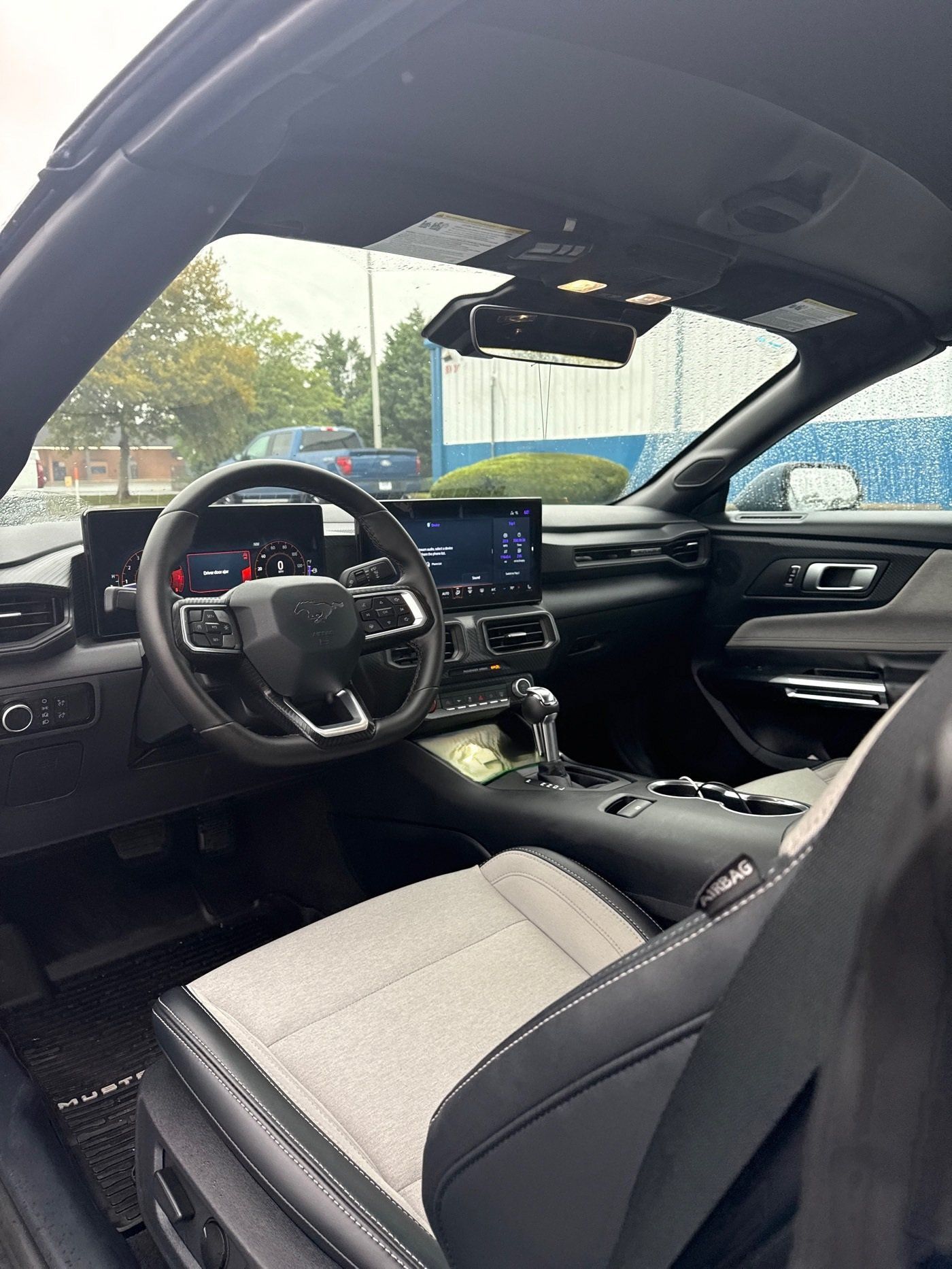 Used 2024 Ford Mustang Convertible RWD image 11