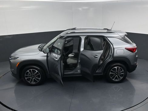 Used 2025 Chevrolet TrailBlazer LT FWD image 24
