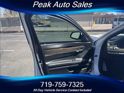 Used 2015 BMW 750i xDrive image 9