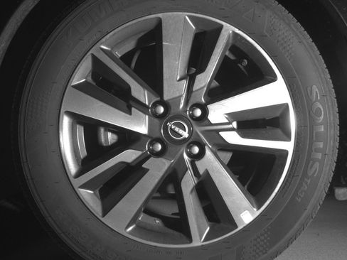 Used 2025 Nissan Versa SV FWD image 12