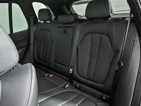 Used 2022 BMW X5 xDrive40i w/ Premium Package image 21