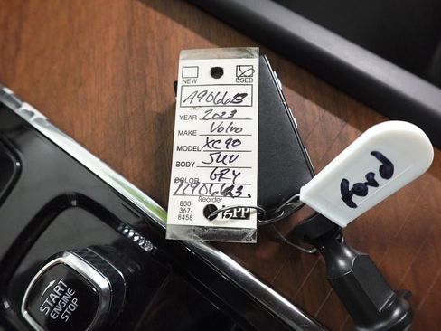 Used 2023 Volvo XC90 B6 Plus image 35