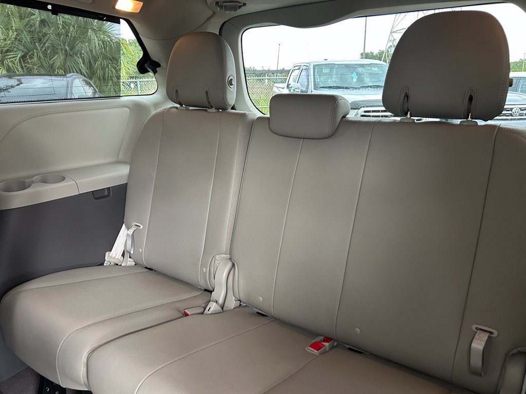 Used 2016 Toyota Sienna XLE FWD image 53