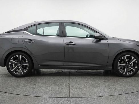 Used 2025 Nissan Sentra SV image 11