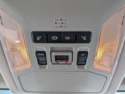 Used 2019 Toyota RAV4 Limited image 14