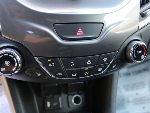 Used 2018 Chevrolet Cruze LT w/ Convenience Package image 20