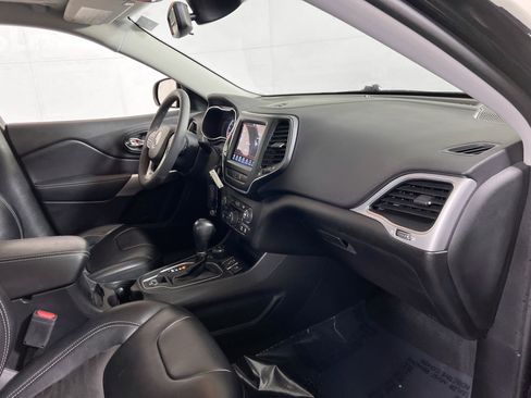 Used 2022 Jeep Cherokee Latitude w/ Sun & Sound Group AWD/4WD image 28