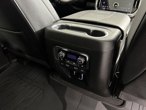 Used 2025 GMC Yukon XL Denali image 11