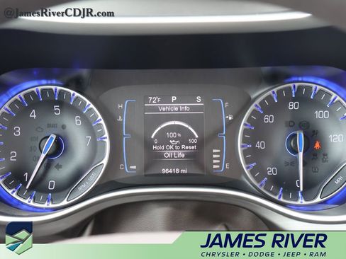 Used 2017 Chrysler Pacifica LX image 27