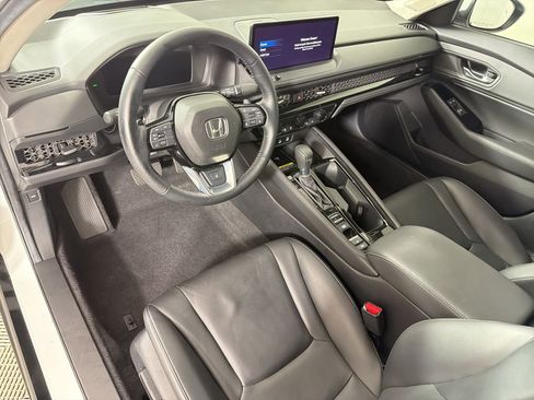 Used 2025 Honda Accord Touring image 4