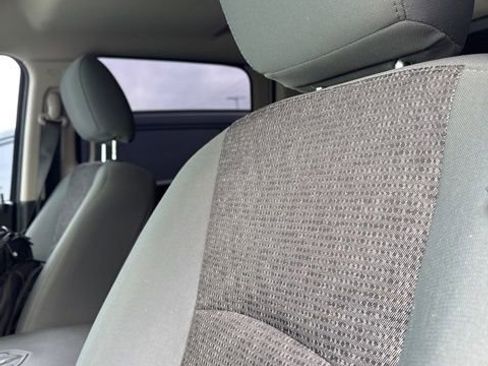 Used 2018 RAM 1500 SLT image 10