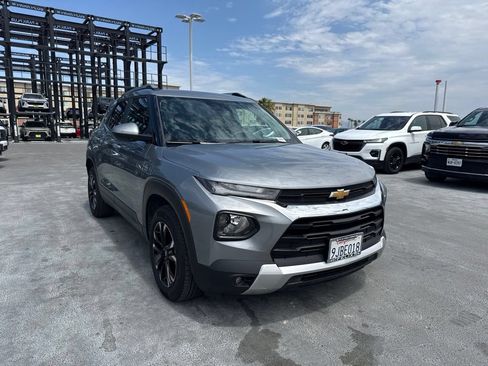 Used 2023 Chevrolet TrailBlazer LT w/ Convenience Package FWD image 3