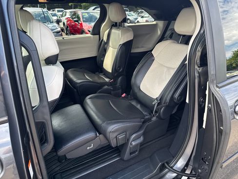 Used 2025 Toyota Sienna Limited AWD/4WD image 35