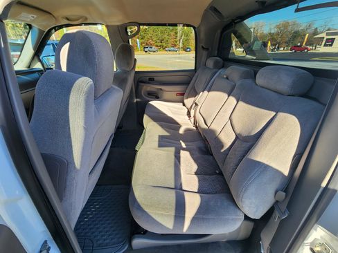 Used 2005 Chevrolet Avalanche 2500 LS w/ Preferred Equipment Group image 8