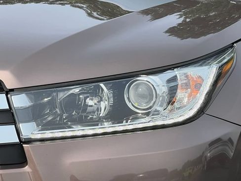 Used 2018 Toyota Highlander Limited AWD/4WD image 50