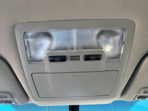 Used 2016 Toyota Avalon XLE image 37