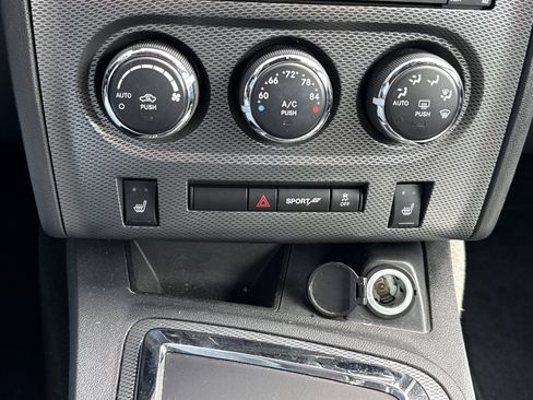 Used 2013 Dodge Challenger R/T image 17