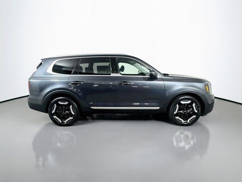 Used 2023 Kia Telluride EX w/ EX Captain's Chair Package FWD image 9