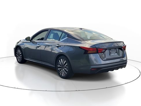 Used 2025 Nissan Altima 2.5 SV FWD image 5