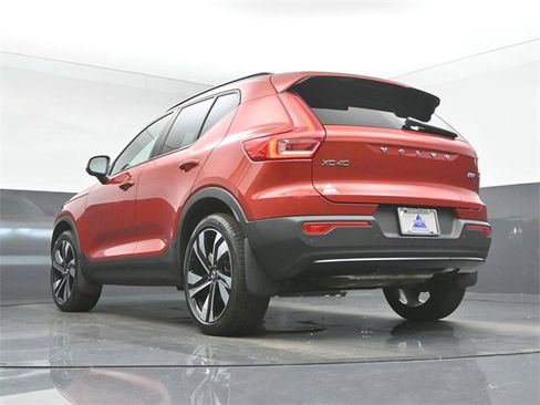 Used 2023 Volvo XC40 B5 Plus w/ Protection Package Premier image 40