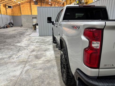 Used 2020 Chevrolet Silverado 2500 Custom w/ Custom Value Package AWD/4WD image 9