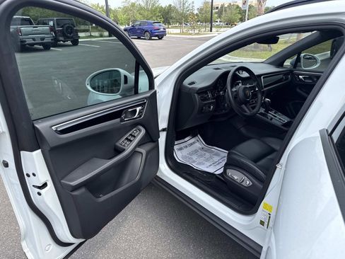 Used 2023 Porsche Macan Turbo AWD/4WD image 19