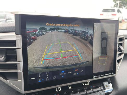 Used 2024 Toyota Tundra Limited AWD/4WD image 32