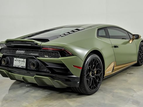 Used 2022 Lamborghini Huracan EVO RWD image 9