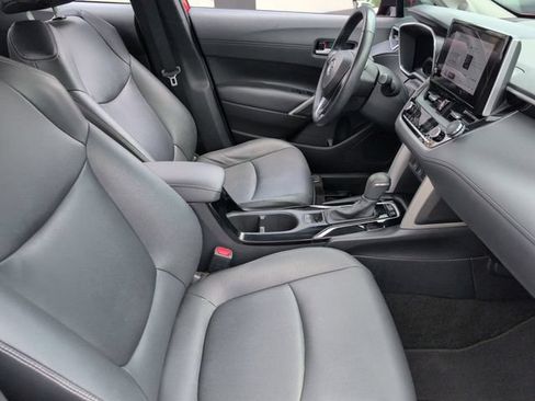 Used 2023 Toyota Corolla Cross XLE w/ Convenience Package FWD image 26