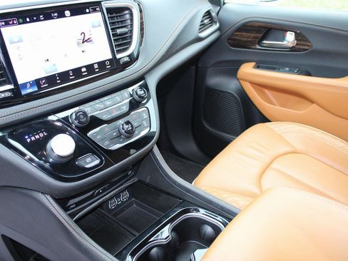 Used 2022 Chrysler Pacifica Pinnacle image 15