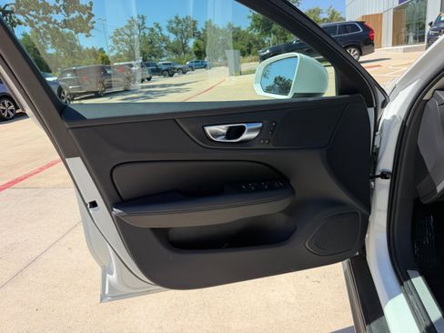 Certified 2025 Volvo V60 B5 Cross Country Plus AWD/4WD image 22