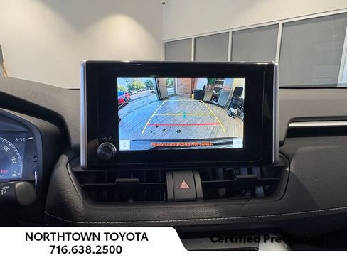 Used 2023 Toyota RAV4 LE AWD/4WD image 29