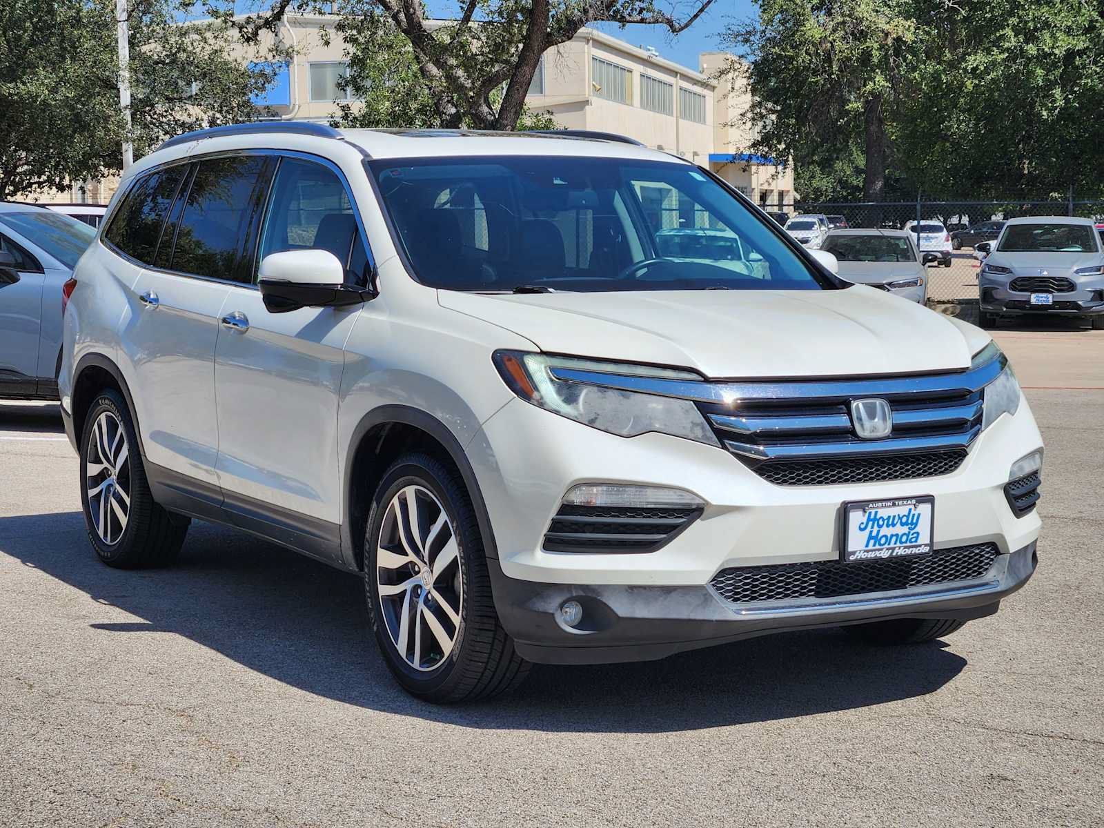 Used 2017 Honda Pilot Touring image 3