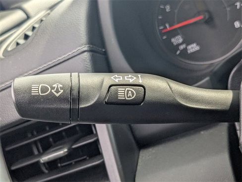 Used 2023 GMC Terrain SLT image 28