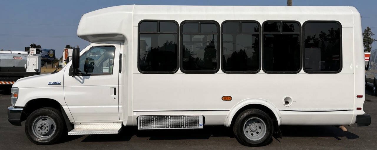 Used 2016 Ford E-450 and Econoline 450 Super Duty w/ Shuttle Bus Prep Package RWD image 8