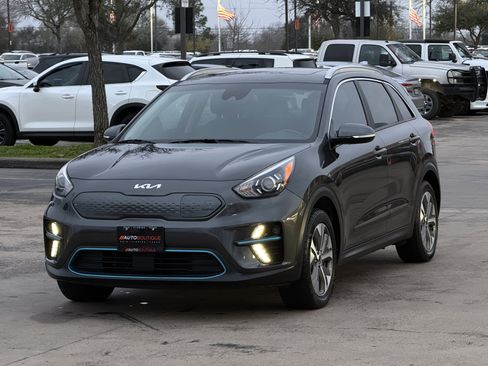 Used 2022 Kia Niro EX Premium w/ Cold Weather Package image 5