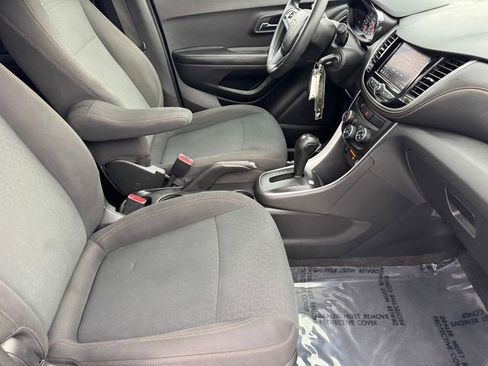 Certified 2022 Chevrolet Trax LS w/ Tint and Cruise Package image 9