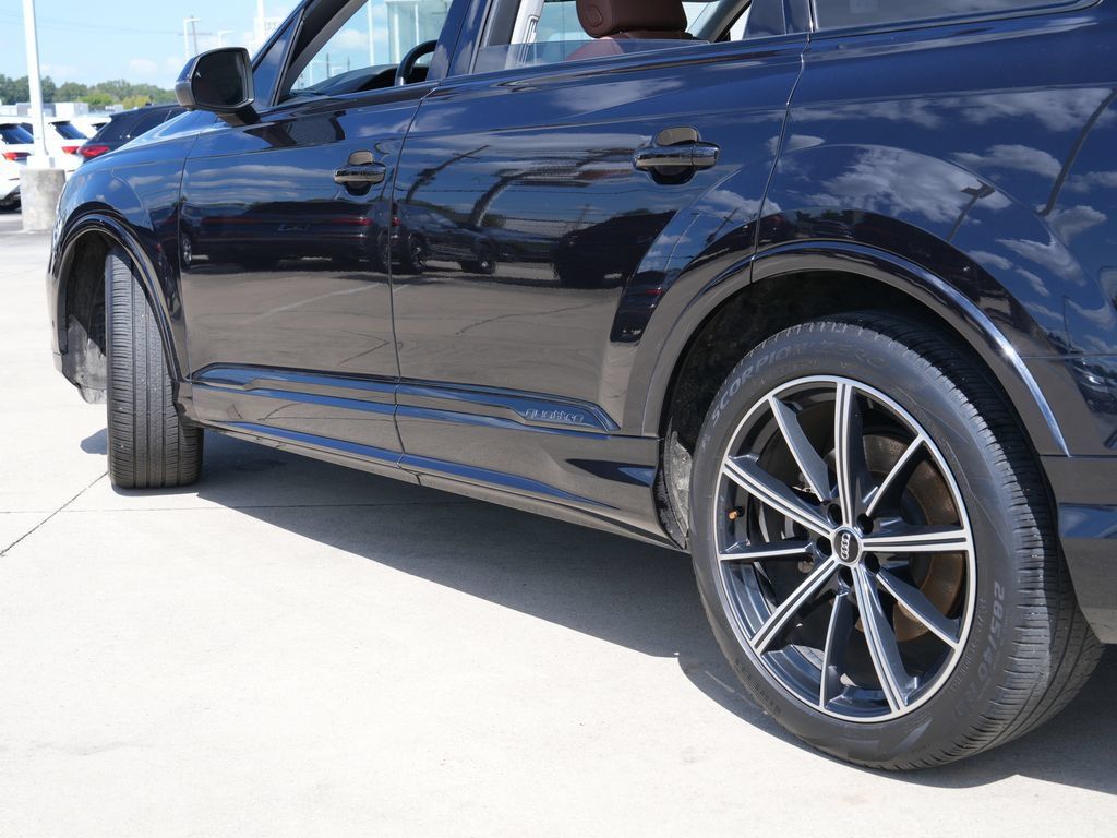 Used 2020 Audi Q7 3.0T Prestige w/ Prestige Package AWD/4WD image 12