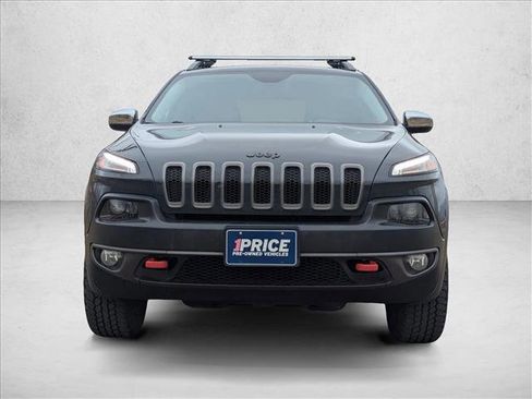 Used 2017 Jeep Cherokee Trailhawk AWD/4WD image 2