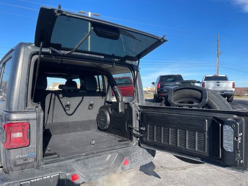 Used 2022 Jeep Wrangler Unlimited Sahara w/ Cold Weather Group image 36