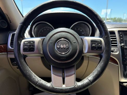 Used 2011 Jeep Grand Cherokee Limited w/ Luxury Group II AWD/4WD image 26