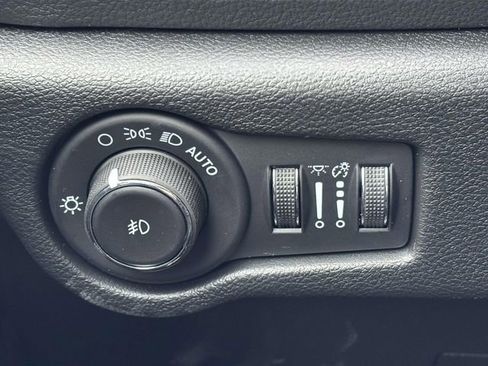 New 2026 Chrysler Pacifica Select w/ S Appearance Package image 17