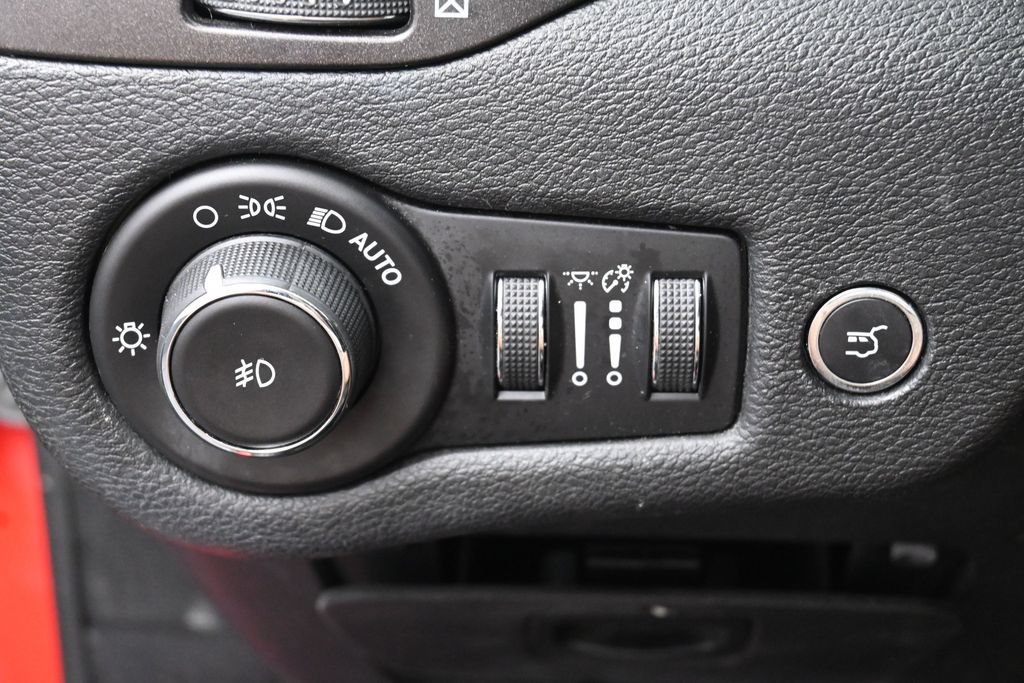 Used 2019 Jeep Cherokee Trailhawk w/ Comfort/Convenience Group AWD/4WD image 15
