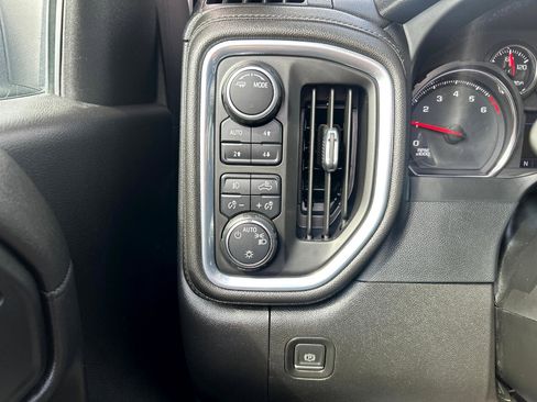 Used 2022 Chevrolet Silverado 1500 LT Trail Boss image 8