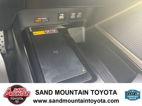 Used 2025 Toyota Camry SE w/ Convenience Package image 23
