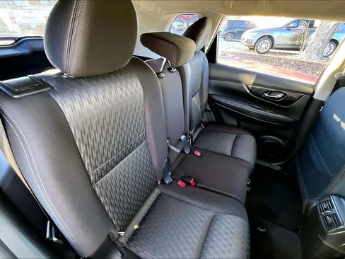Used 2017 Nissan Rogue S image 17