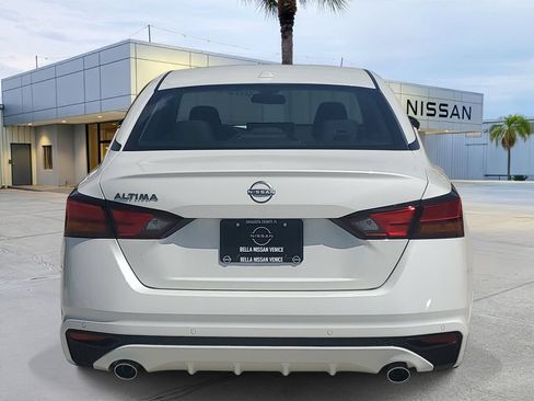 Used 2025 Nissan Altima 2.5 SV w/ SV Premium Package FWD image 5