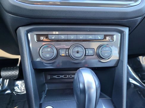 Certified 2020 Volkswagen Tiguan SE image 27