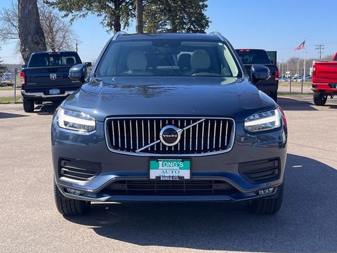 Used 2022 Volvo XC90 T6 Momentum image 3
