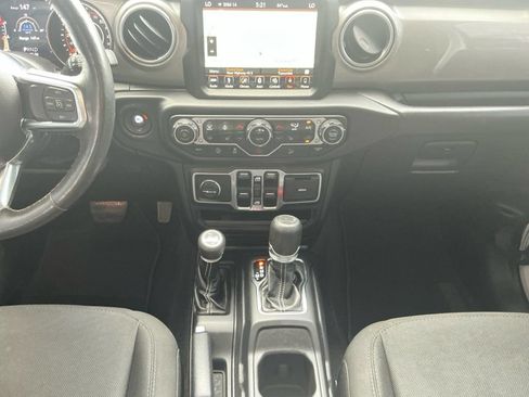 Used 2019 Jeep Wrangler Unlimited Sahara AWD/4WD image 20